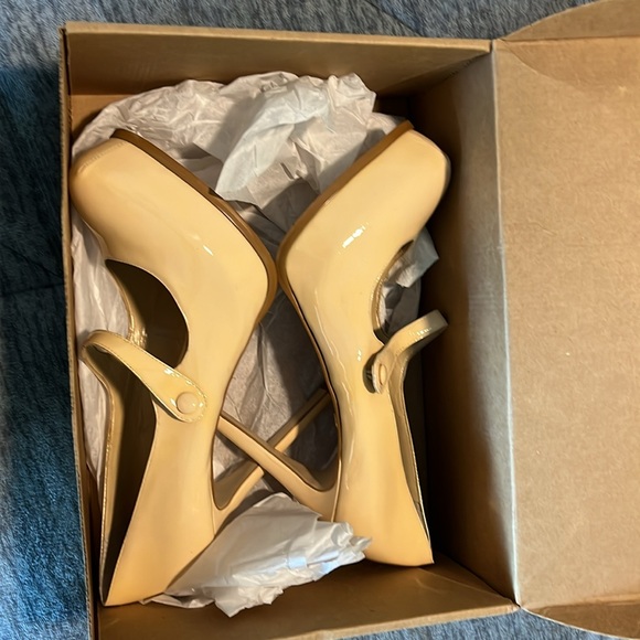 High heels from Brigitte Bailey by Pour La Victoire Beige patent size 10 - Picture 6 of 8